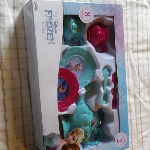 New Disney Frozen bundle - Picture 2 of 4